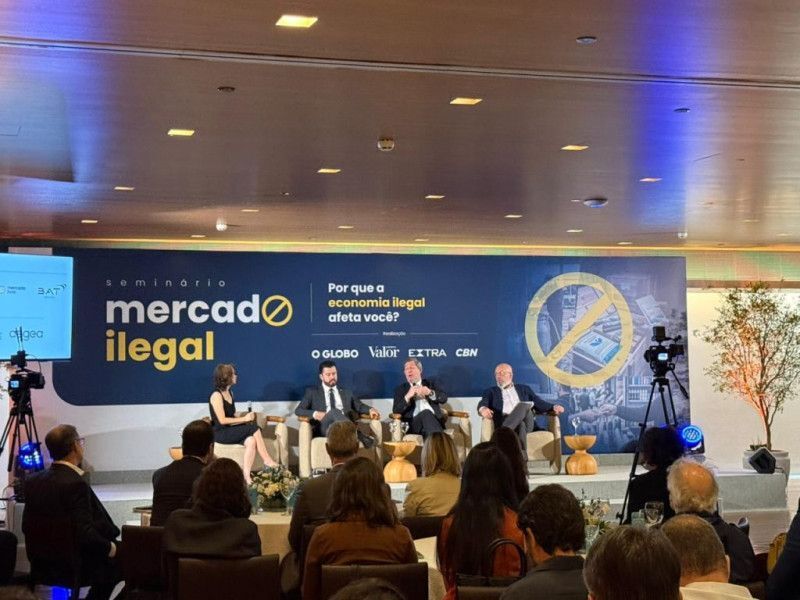 Seminário envolveu autoridades, especialistas e representantes do setor produtivo para discutir os efeitos do mercado ilegal na competitividade, arrecadação e segurança pública