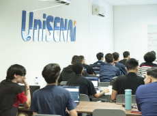 H&aacute; op&ccedil;&otilde;es de ensino presencial, como esta turma em Florian&oacute;polis, ou EAD