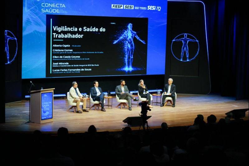 Na abertura, o diretor-superintendente do SESI, Paulo Mol, destacou que avançar para uma visão integral da saúde exige acompanhar a trajetória do trabalhador ao longo do tempo,