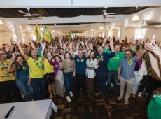 Ao lado do candidato a vice-governador Adriano Silva e dos candidatos ao Senado Carol De Toni e Carlos Bolsonaro, Jorginho apresentou a&ccedil;&otilde;es da sua gest&atilde;o