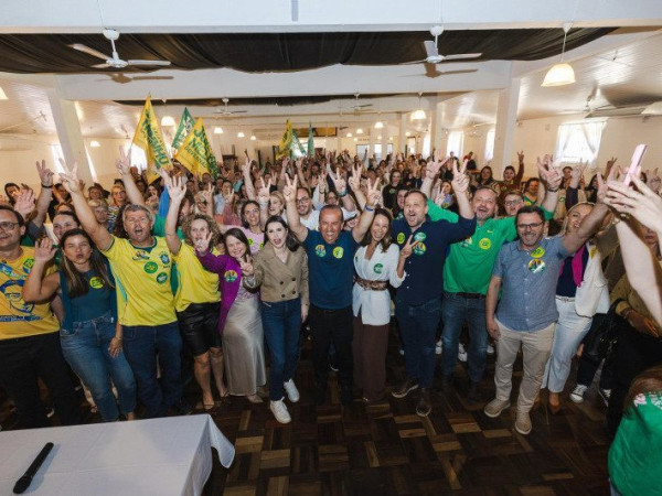 Ao lado do candidato a vice-governador Adriano Silva e dos candidatos ao Senado Carol De Toni e Carlos Bolsonaro, Jorginho apresentou a&ccedil;&otilde;es da sua gest&atilde;o
