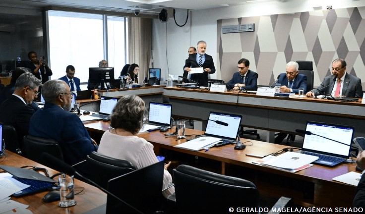 A matéria ainda precisa passar pelo plenário da Casa, em dois turnos de votação.