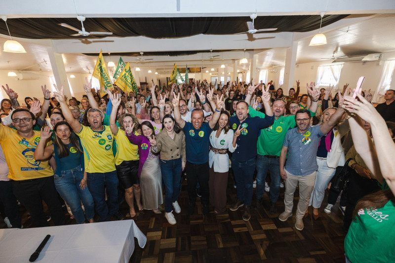 Ao lado do candidato a vice-governador Adriano Silva e dos candidatos ao Senado Carol De Toni e Carlos Bolsonaro, Jorginho apresentou ações da sua gestão