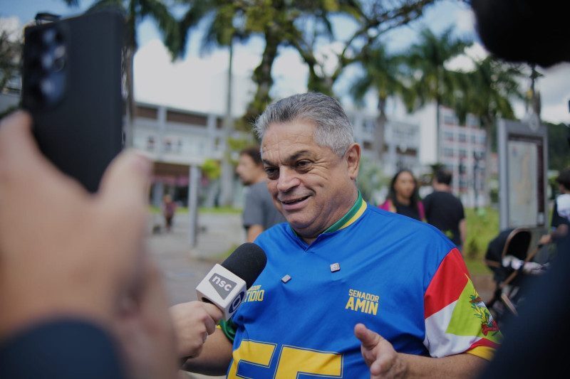 O candidato ao Governo de Santa Catarina João Rodrigues (PSD) defendeu maior investimento em Defesa Civil e na manutenção de barragens nesta quarta-feira (2). 