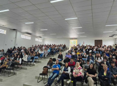 Cerca de 60 estudantes tamb&eacute;m participaram de uma palestra sobre viol&ecirc;ncia contra a mulher no Col&eacute;gio La Salle Peperi, em S&atilde;o Miguel do Oeste