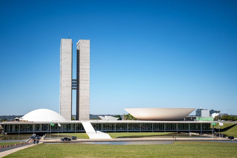 Crescimento das compras internacionais de pequeno valor também inibe a movimentação de R$ 21,8 bilhões na economia brasileira, avalia a Confederação