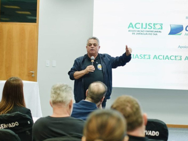 Para Rodrigues, a promessa da gest&atilde;o atual de desafogar a BR-101 atrav&eacute;s da Via Mar cria uma falsa expectativa na popula&ccedil;&atilde;o.&nbsp;