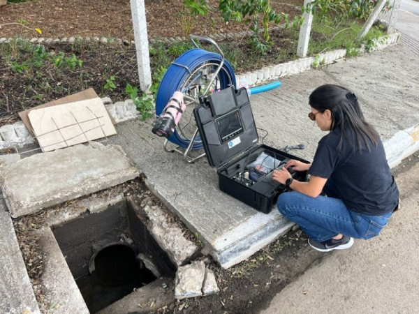 A ferramenta permite identificar rachaduras, obstru&ccedil;&otilde;es e outros problemas nas redes e tamb&eacute;m possibilita aferir com precis&atilde;o o tamanho, o material e a localiza&ccedil;&atilde;o das redes de drenagem e esgoto, informa&ccedil;&atilde;o que passa a orientar o planejamento das interven&ccedil;&otilde;es.