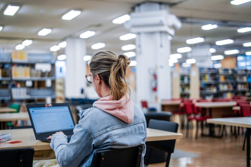 A melhoria da aprendizagem também depende de condições adequadas para ensinar e aprender, destaca a Secretaria da Educação.