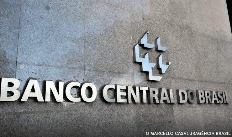 A previsão do mercado financeiro para o Índice Nacional de Preços ao Consumidor Amplo (IPCA), referência oficial da inflação no país, passou de 5,01% para 5% este ano.