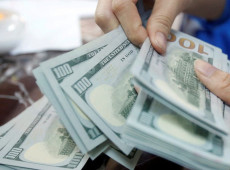 D&oacute;lar sobe e fecha perto de R$ 5,15 com avers&atilde;o a risco