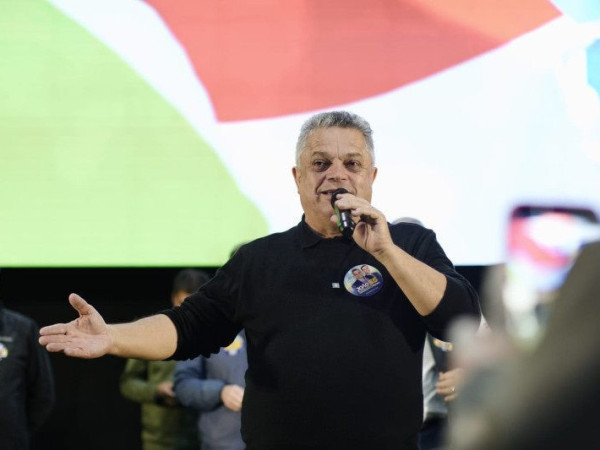 O candidato ao Governo de Santa Catarina Jo&atilde;o Rodrigues (PSD) discursou neste domingo (13) para mais de mil pessoas no Centroserra Convention Center, em Lages.