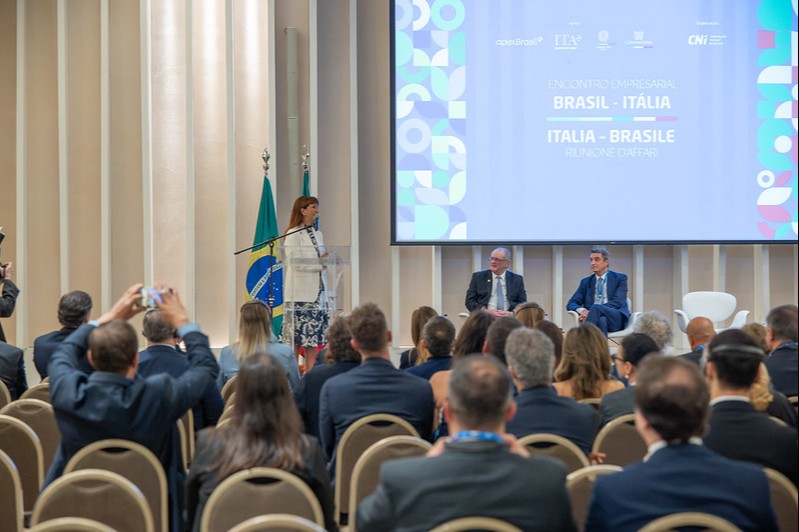 Encontro empresarial destaca oportunidades em alimentos, celulose, máquinas e produtos farmacêuticos, em um contexto de expansão de 76,7% do comércio entre Brasil e Itália na última década.