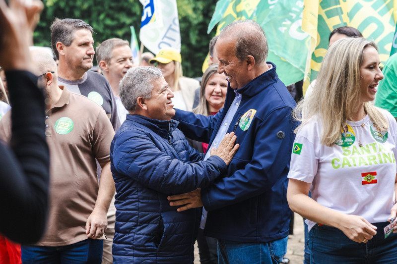 O encontro contou com prefeitos de diferentes partidos, inclusive de siglas que não integram a aliança de Jorginho.