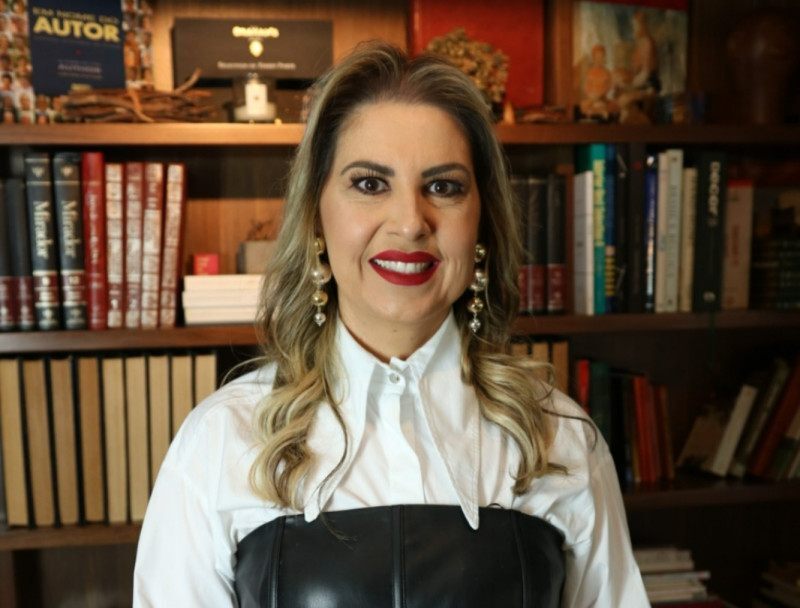 Advogada empresarial Dra. Lidiane Feijó.