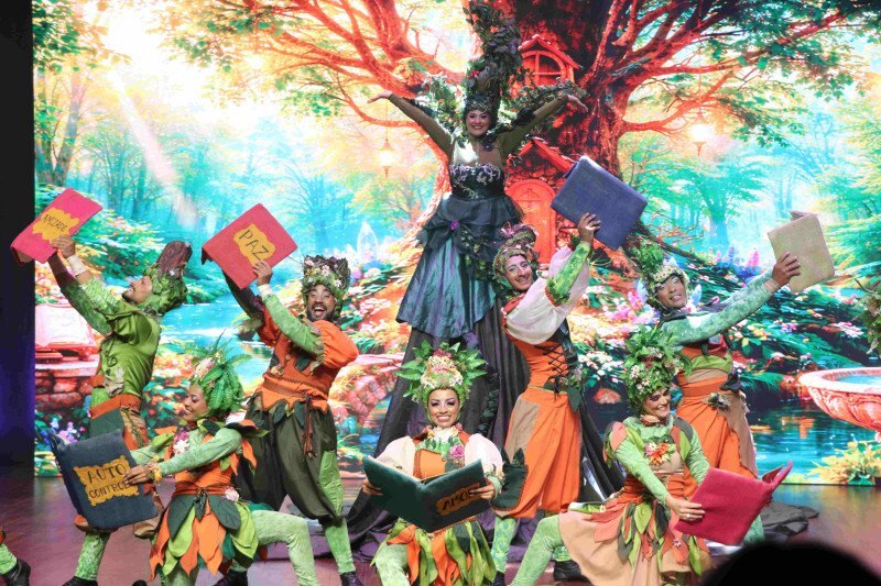 Espetáculo Sou Arte combinou teatro, música e histórias sobre cooperação voltados a públicos de diferentes idades.