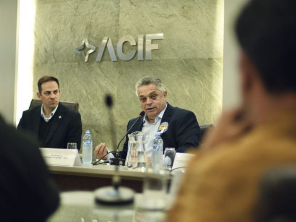Durante encontro o ex-prefeito de Chapec&oacute; alertou que Santa Catarina precisa se preparar para a Reforma Tribut&aacute;ria, que come&ccedil;a a valer a partir de 2027.