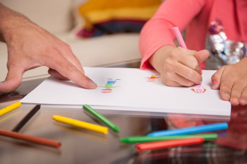 Filhos de estudantes da EJA participarão de atividades lúdicas, culturais e de convivência em um espaço seguro.