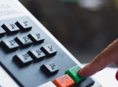  S&atilde;o 688 candidaturas nas Elei&ccedil;&otilde;es 2026. Todos os candidatos e candidatas constar&atilde;o nas mais de 17,5 mil urnas eletr&ocirc;nicas de Santa Catarina. 