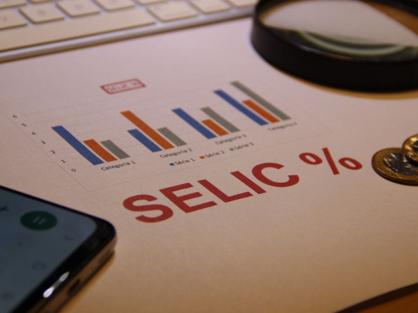 Mercado reduz proje&ccedil;&atilde;o da Selic para 13,50%