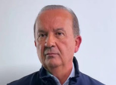 Jorginho Mello reassume governo em meio &agrave; emerg&ecirc;ncia provocada pelas chuvas em SC.
