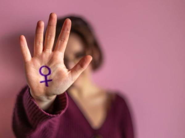 No programete, o MPSC ressalta que a viol&ecirc;ncia dom&eacute;stica nem sempre deixa marcas vis&iacute;veis e que vizinhos, porteiros, zeladores e demais pessoas que convivem no condom&iacute;nio podem desempenhar um papel importante na identifica&ccedil;&atilde;o de situa&ccedil;&otilde;es de risco.