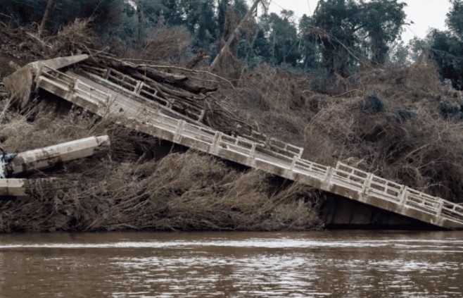 Enchentes que interrompem rodovias, secas que comprometem a navegação, calor extremo que afeta trilhos e tempestades que alteram operações aéreas. 