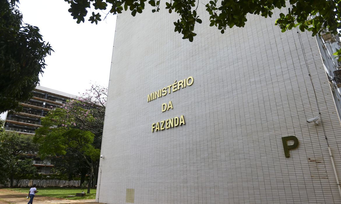 Governo reduz projeção do PIB para 2% em 2026 e 2,3% em 2027