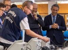 Presidente do TRE-SC, desembargador Carlos Roberto da Silva, acompanha prepara&ccedil;&atilde;o das urnas em Blumenau.
