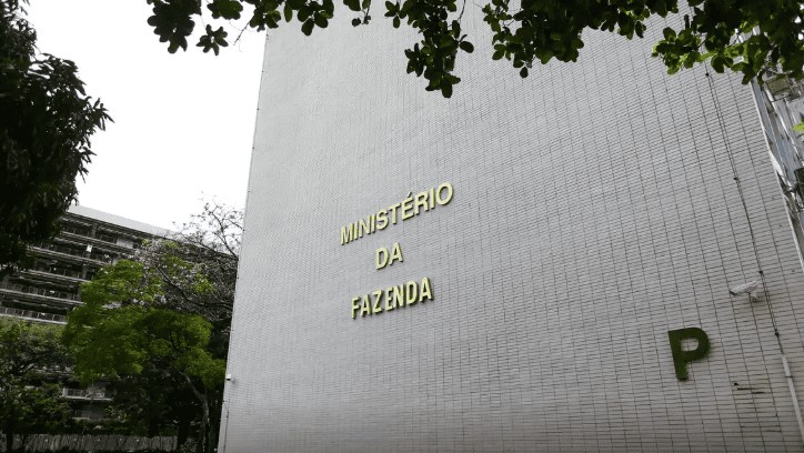 Governo reduz projeção do PIB para 2% em 2026 e 2,3% em 2027.