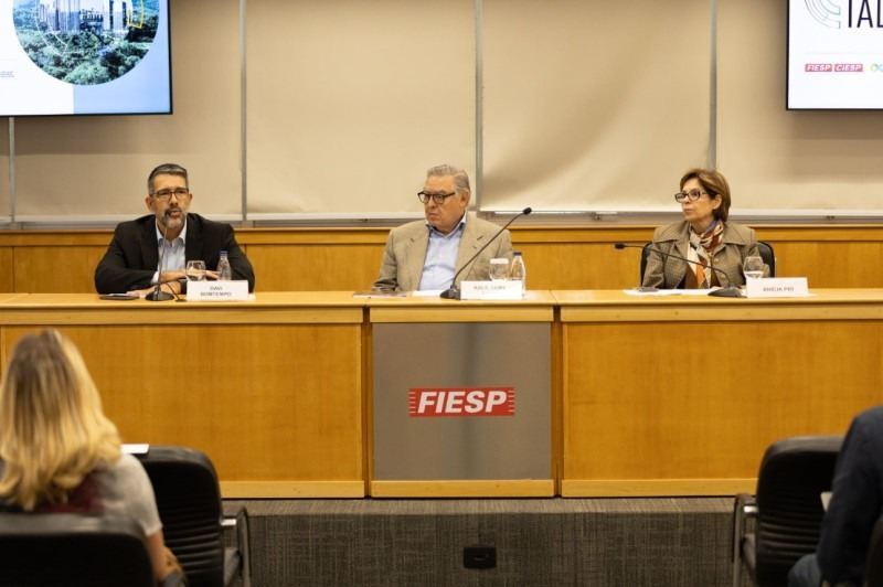 Sessão oficial de aceleração do Fórum Mundial de Economia Circular trouxe para o debate regulação, gargalos financeiros e os novos hábitos do consumidor brasileiro.