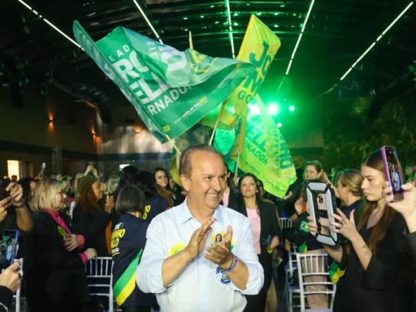 Governador registra 54% das inten&ccedil;&otilde;es de voto, enquanto todos os demais candidatos juntos somam 26%
.