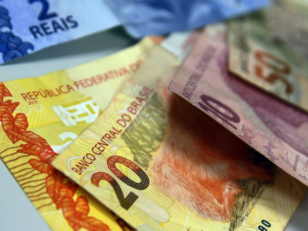 Juros para fam&iacute;lias sobem em agosto e inadimpl&ecirc;ncia chega a 6%