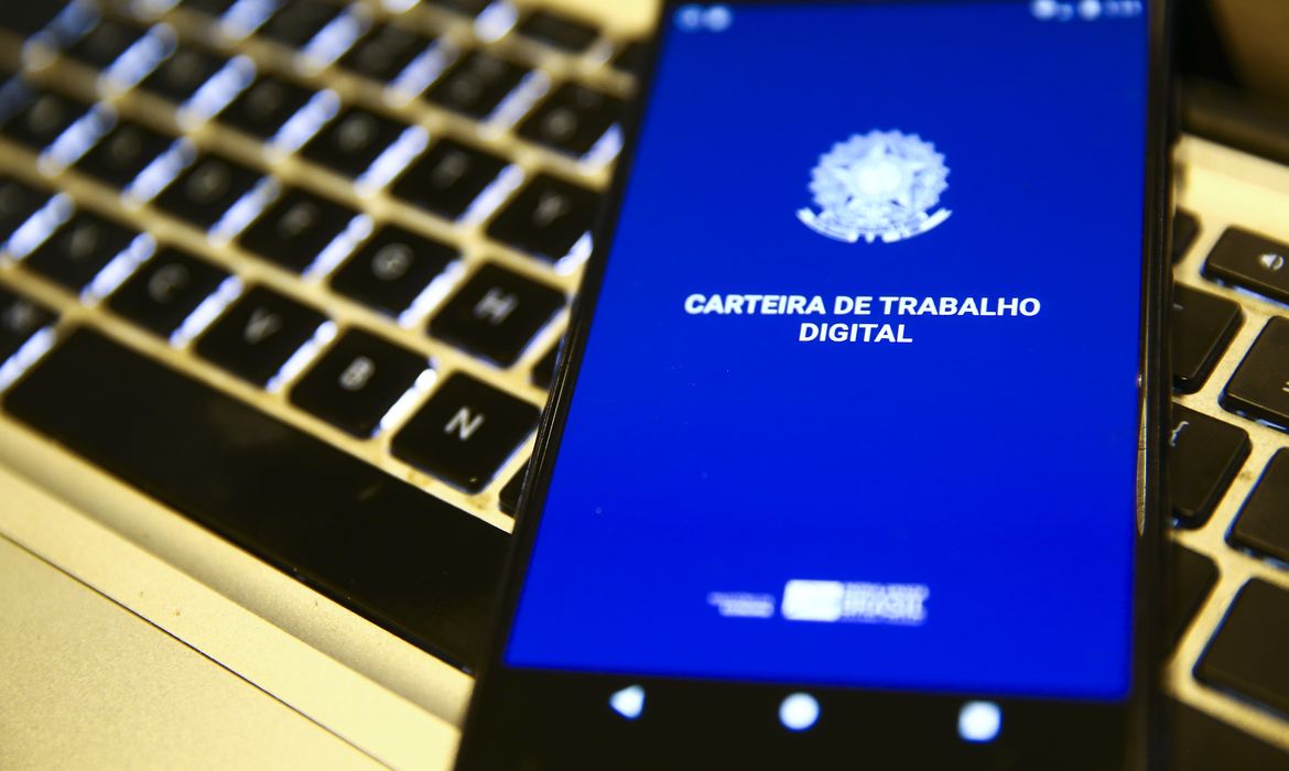 Taxa de desemprego cai para 5,3%, a menor para o trimestre até agosto