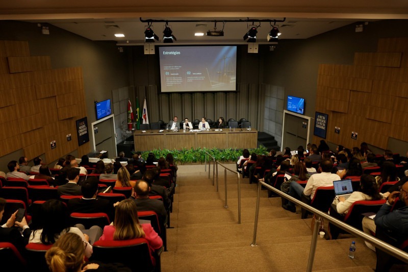 Programa de Atendimento ao Superendividado do MPSC foi apresentado durante o evento. Coordenador-estadual do Gaeco também foi um dos palestrantes no Congresso.
