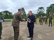 Edmilson Luiz Verka foi homenageado durante a solenidade dos 74 anos do Campo de Instru&ccedil;&atilde;o Marechal Hermes. 