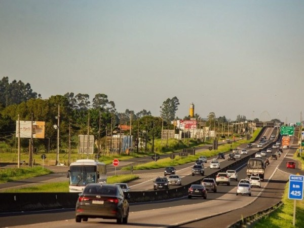 A estimativa &eacute; de que mais de 1,4 milh&atilde;o de ve&iacute;culos circulem pelas rodovias BR-101, BR-116 e BR-376 durante o per&iacute;odo.