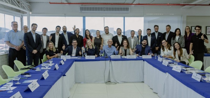 Divididos em grupos de trabalho, os novos líderes também discutiram sucessão e estratégias para ampliar a participação das novas gerações no associativismo industrial. 