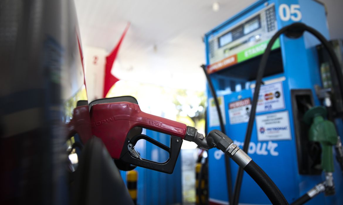 Tributos da gasolina são zerados e subsídios a combustíveis, ampliados