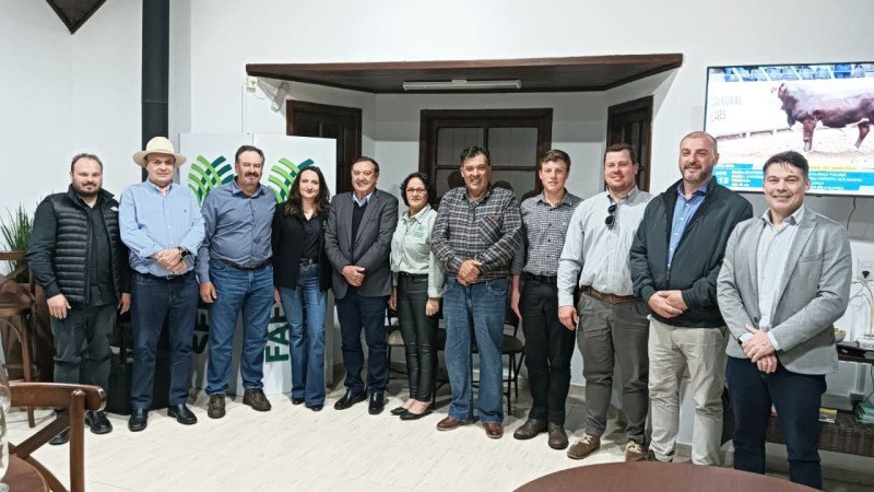 Representantes do Sistema Faesc/Senar e outras lideranças, durante abertura da Expolages. 