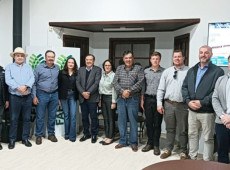 Representantes do Sistema Faesc/Senar e outras lideran&ccedil;as, durante abertura da Expolages. 