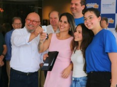Fecom&eacute;rcio SC entrega carros aos ganhadores da campanha Com&eacute;rcio Local &eacute; Legal 2026.