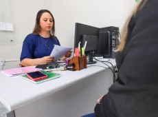 Psic&oacute;logos e assistentes sociais atuam tanto em consult&oacute;rios quanto em domic&iacute;lio, em apoio &agrave;s v&iacute;timas de abusos f&iacute;sicos, psicol&oacute;gicos, sexuais ou abandono.