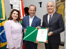 O encontro tamb&eacute;m serviu para a entrega da Medalha Anita Garibaldi ao embaixador do Marrocos, Nabil Adghoghi.
