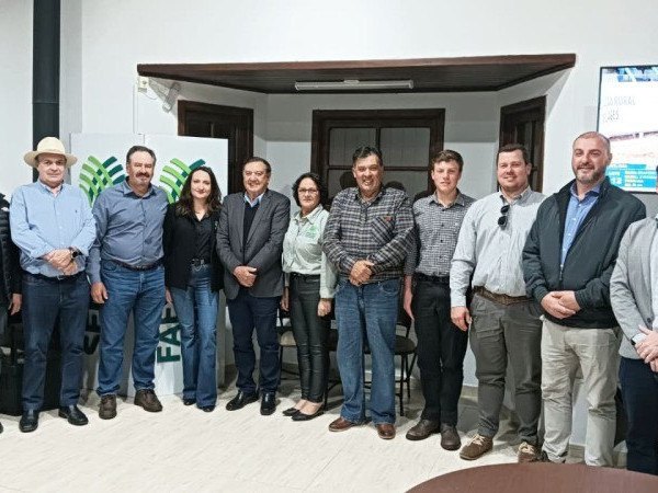 Representantes do Sistema Faesc/Senar e outras lideran&ccedil;as, durante abertura da Expolages. 
