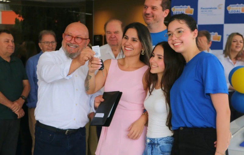 Fecomércio SC entrega carros aos ganhadores da campanha Comércio Local é Legal 2026.