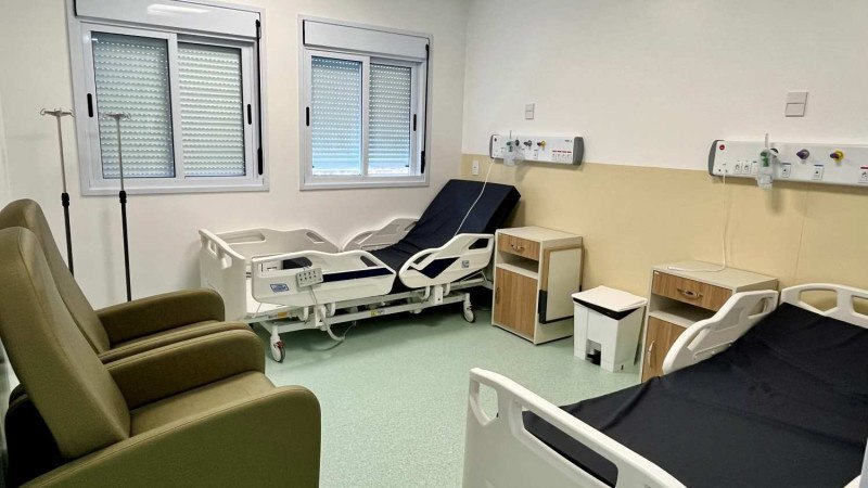 O novo Complexo de Saúde Mental do Hospital Nossa Senhora de Fátima, em Praia Grande (SC), começa a receber os primeiros pacientes.