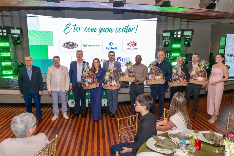 Homenagem aos fundadores que inauguraram a 1&deg; ag&ecirc;ncia 