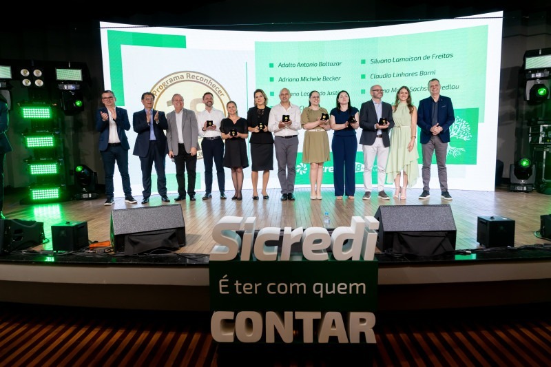 Homenagem aos colaboradores pioneiros da Cooperativa