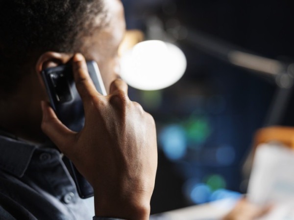 Entre as mudan&ccedil;as est&atilde;o a autentica&ccedil;&atilde;o de chamadas, a identifica&ccedil;&atilde;o de empresas na tela do celular e o bloqueio de contatos irregulares.